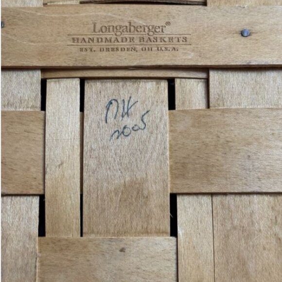 Longaberger Small Gathering Basket w/ Plastic Divider Insert Signed - Picture 5 of 7